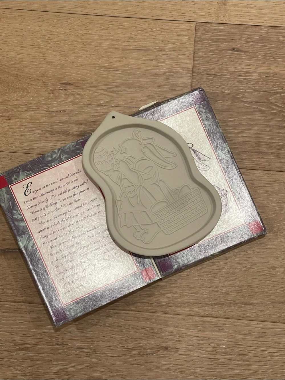 1996 Longaberger Easter Cookie Mold Bunny w/ Original Box